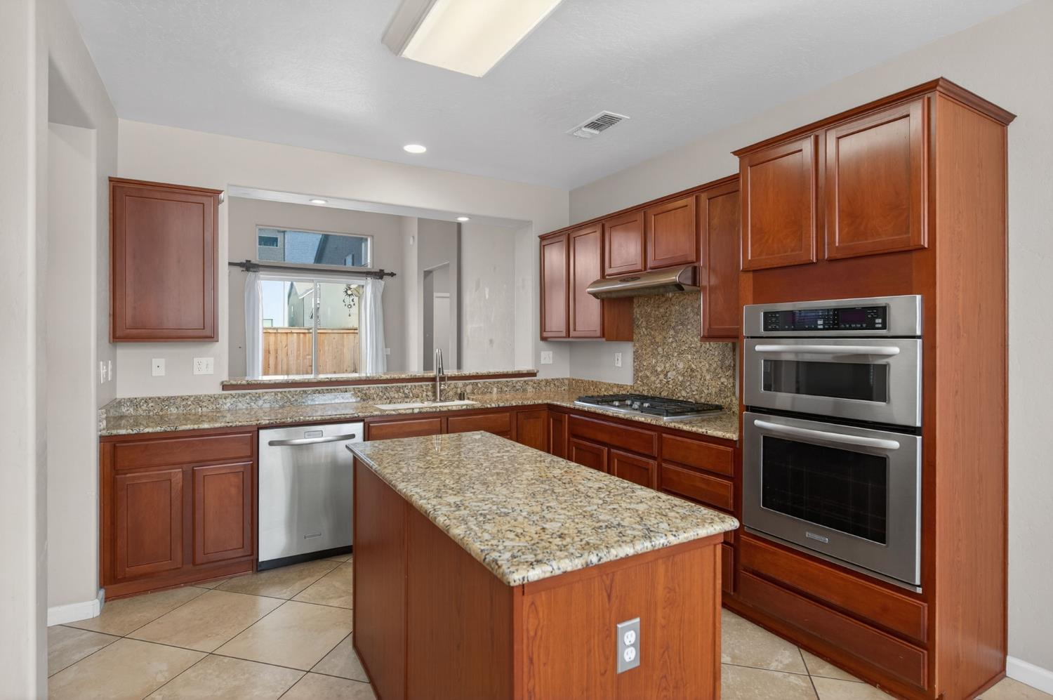 1851 N Dupree Ln, Clovis, CA 93619