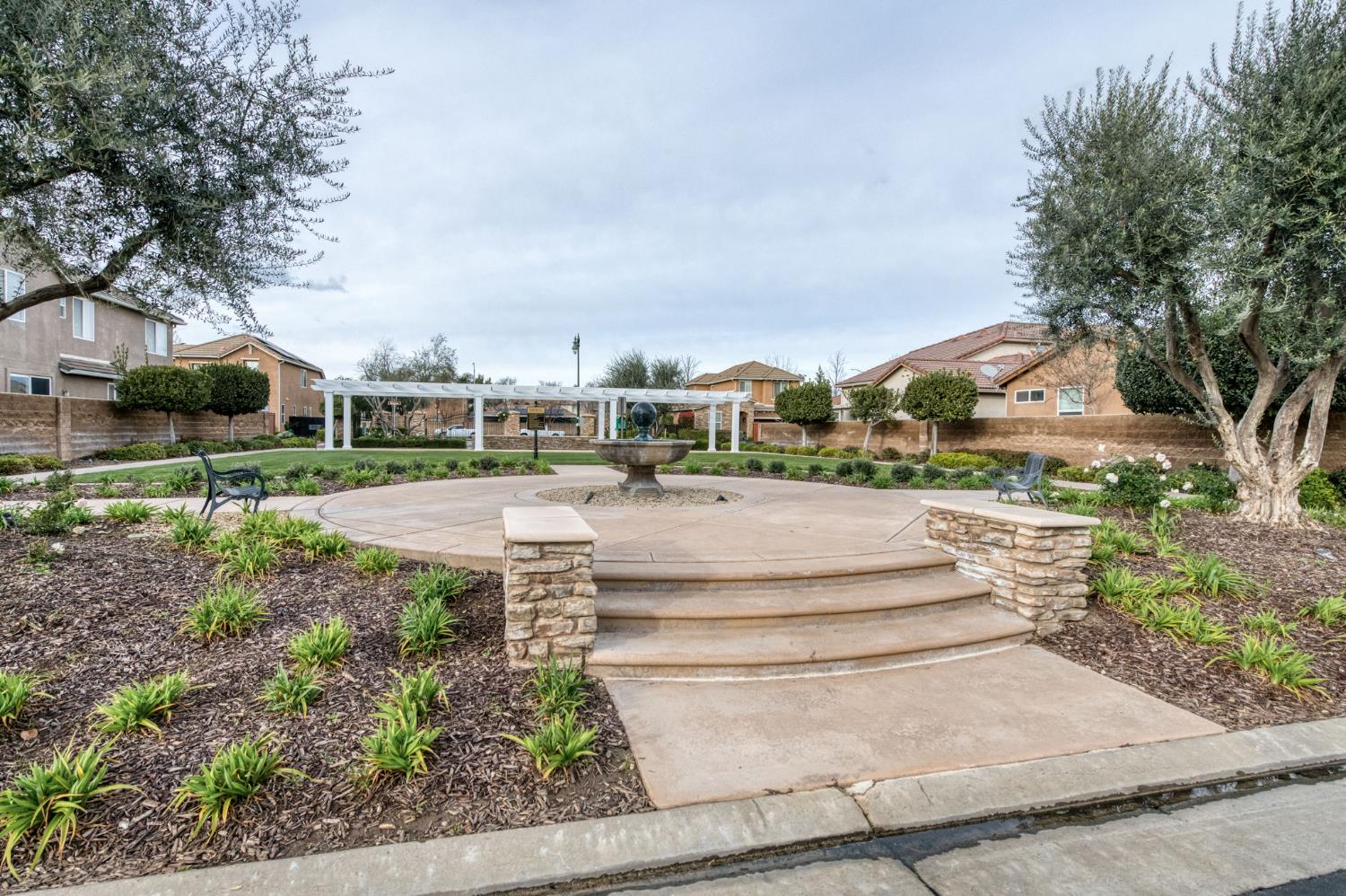 1851 N Dupree Ln, Clovis, CA 93619