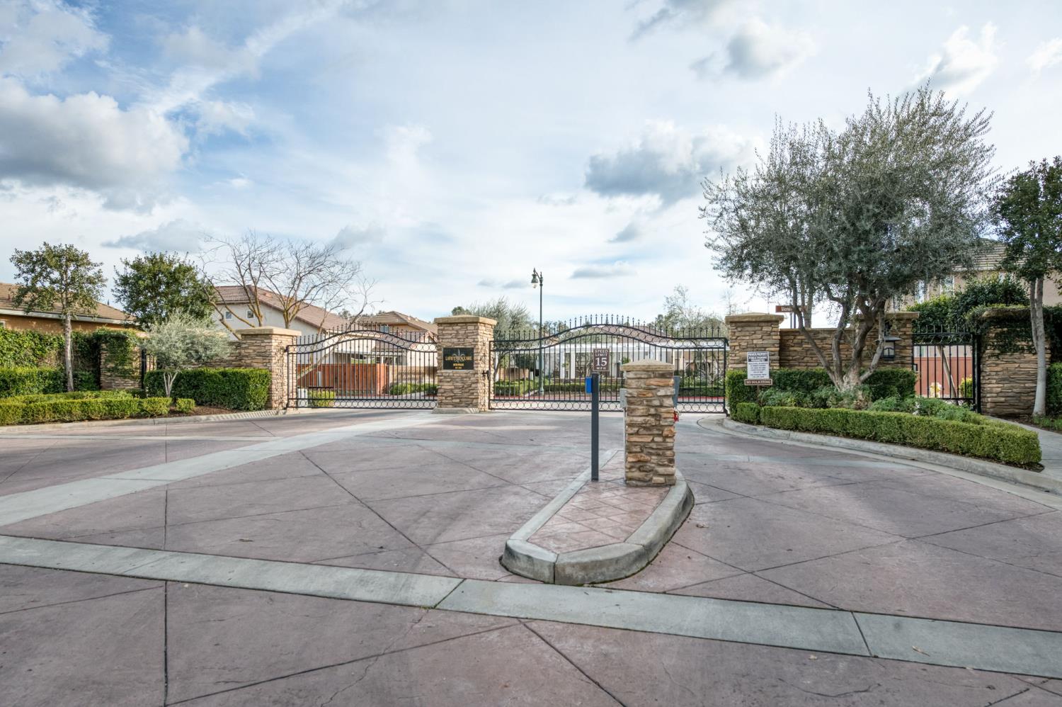 1851 N Dupree Ln, Clovis, CA 93619