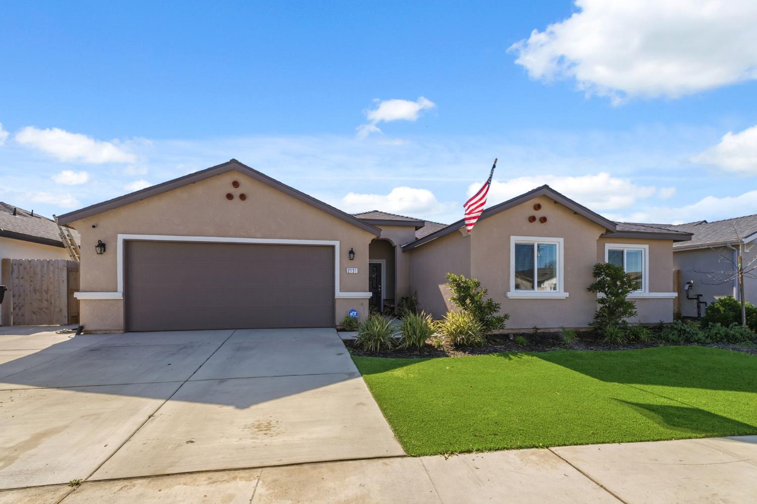 2131 W Ambassador Way, Hanford, CA 93230