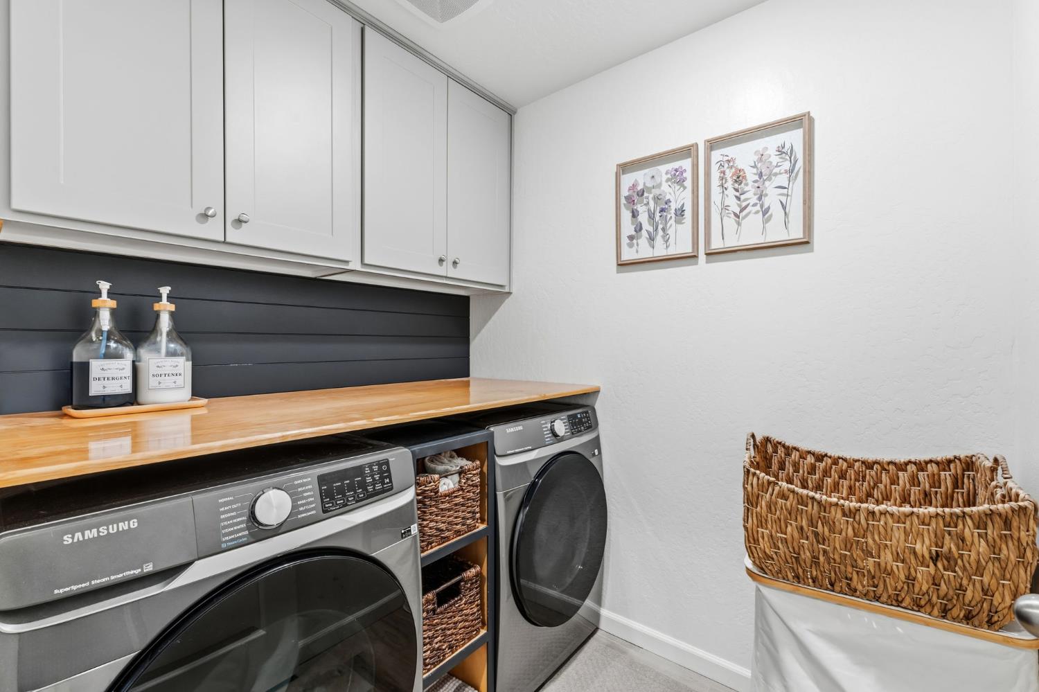 2131 W Ambassador Way, Hanford, CA 93230