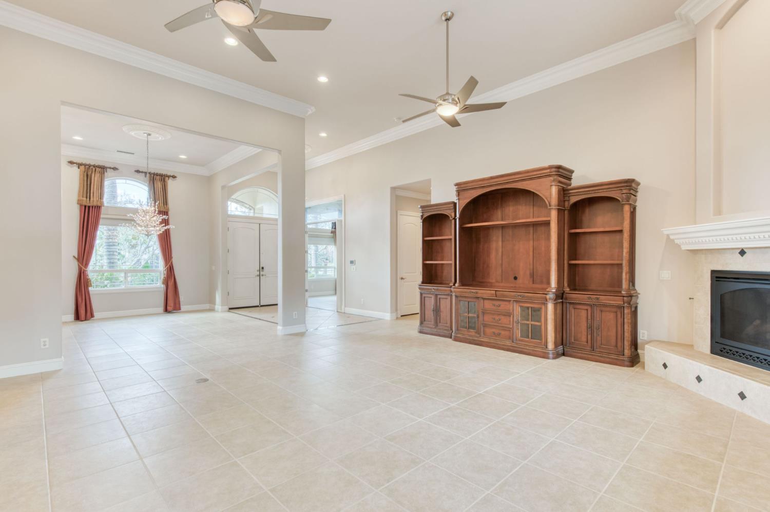 10890 N Sierra Vista Ave, Fresno, CA 93730