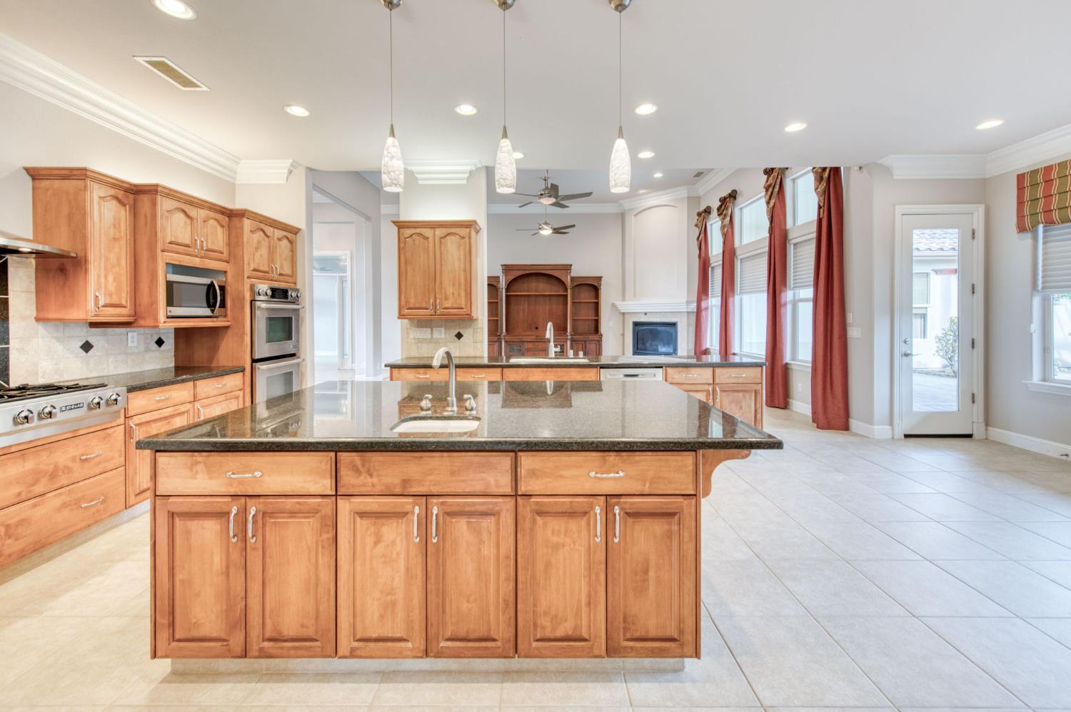 10890 N Sierra Vista Ave, Fresno, CA 93730