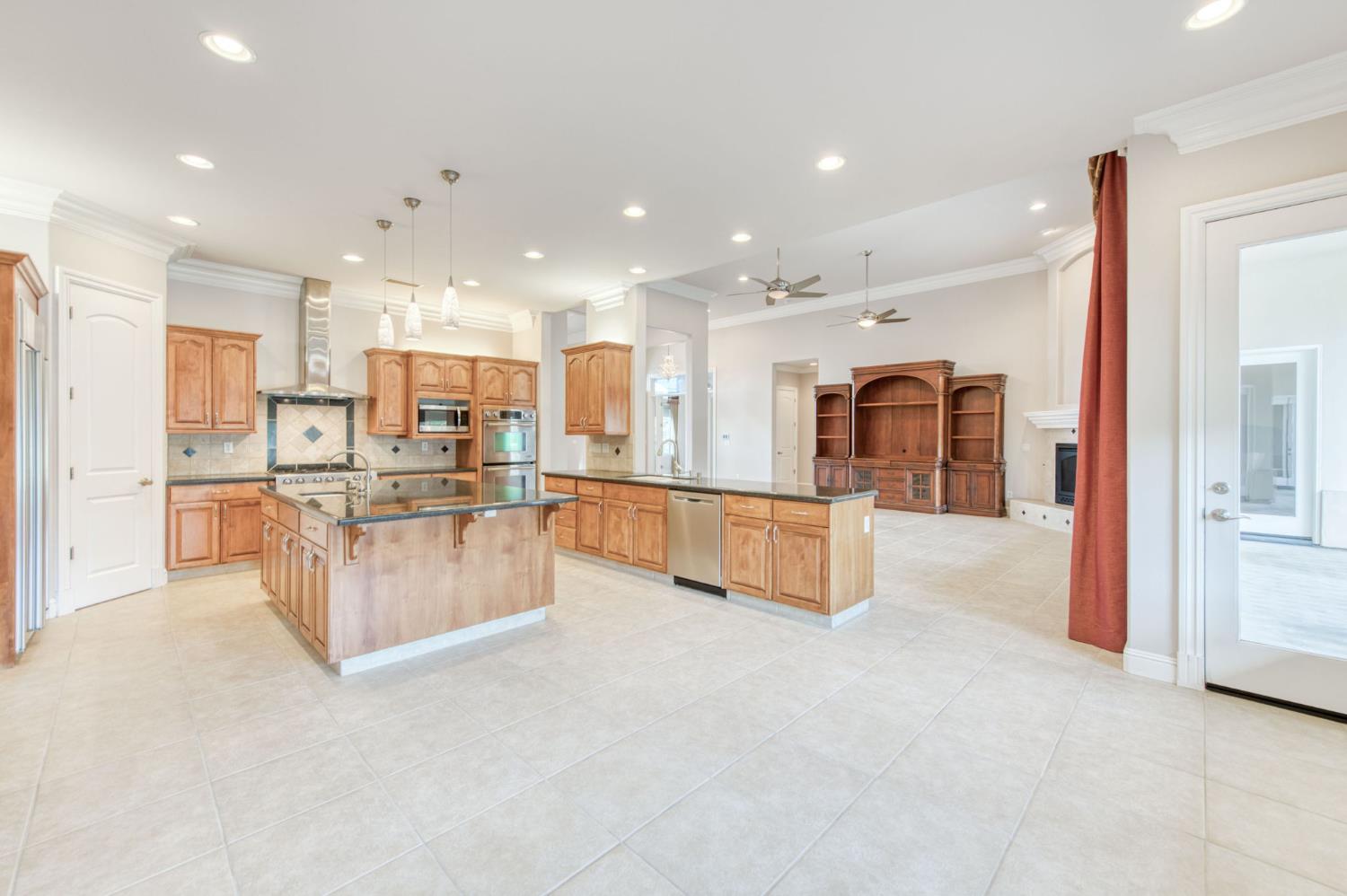 10890 N Sierra Vista Ave, Fresno, CA 93730