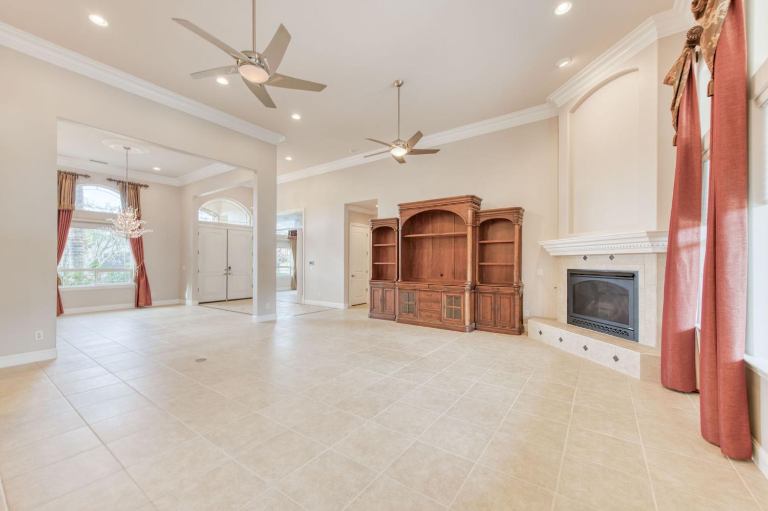 10890 N Sierra Vista Ave, Fresno, CA 93730