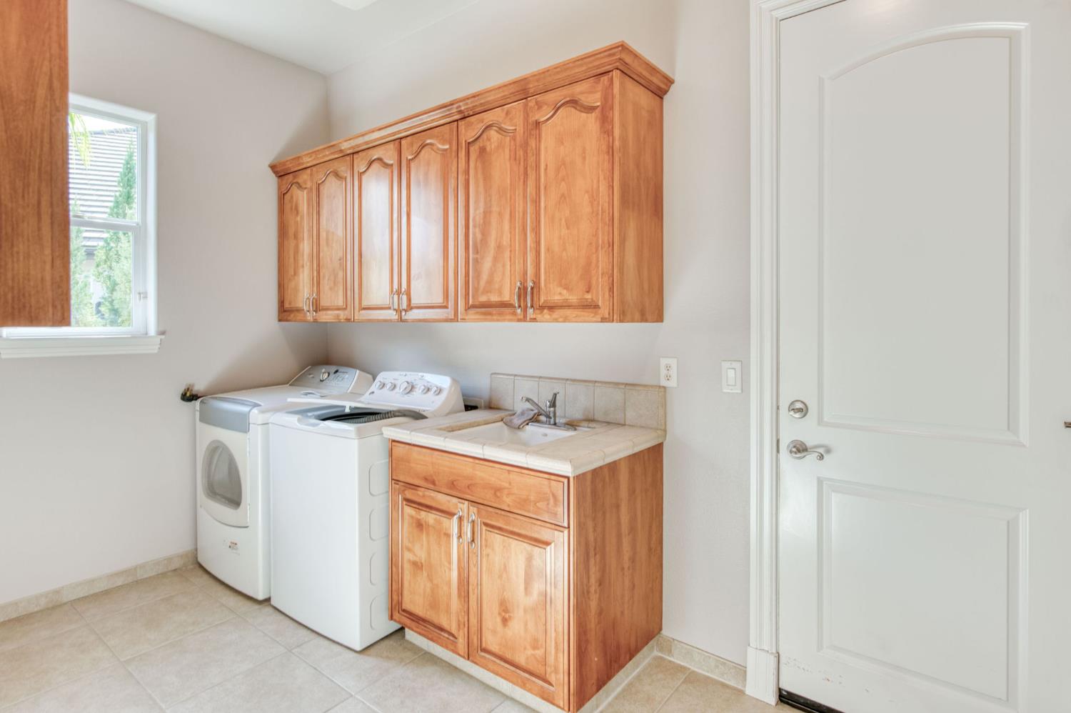 10890 N Sierra Vista Ave, Fresno, CA 93730