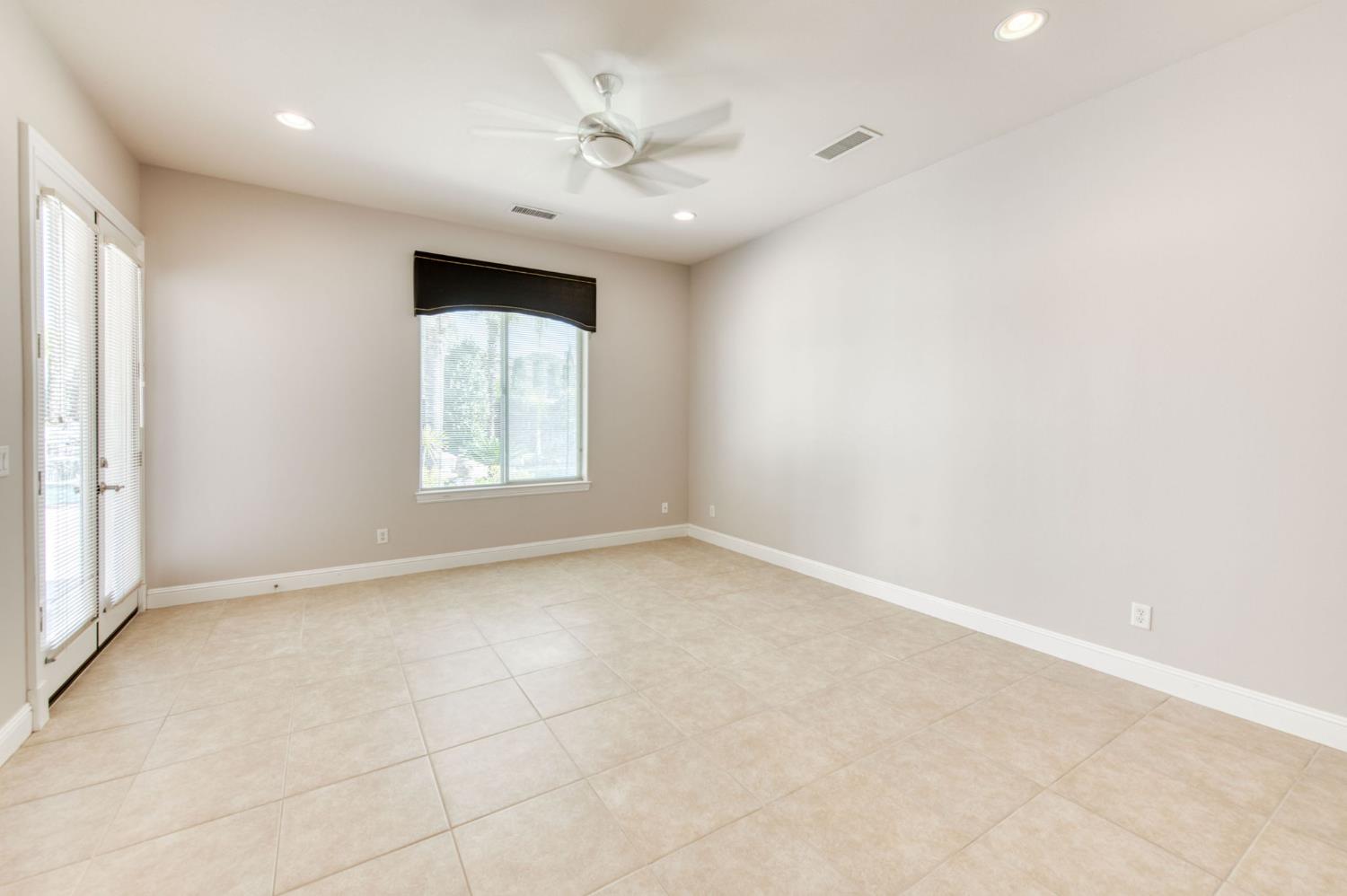 10890 N Sierra Vista Ave, Fresno, CA 93730