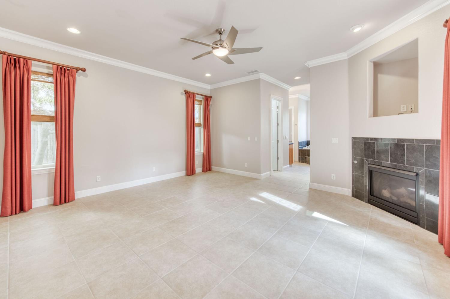 10890 N Sierra Vista Ave, Fresno, CA 93730