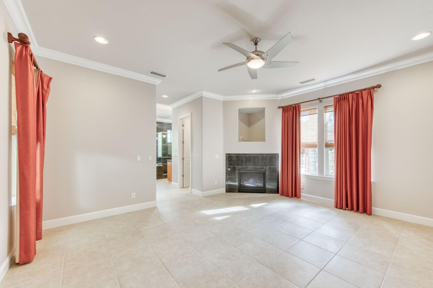 10890 N Sierra Vista Ave, Fresno, CA 93730