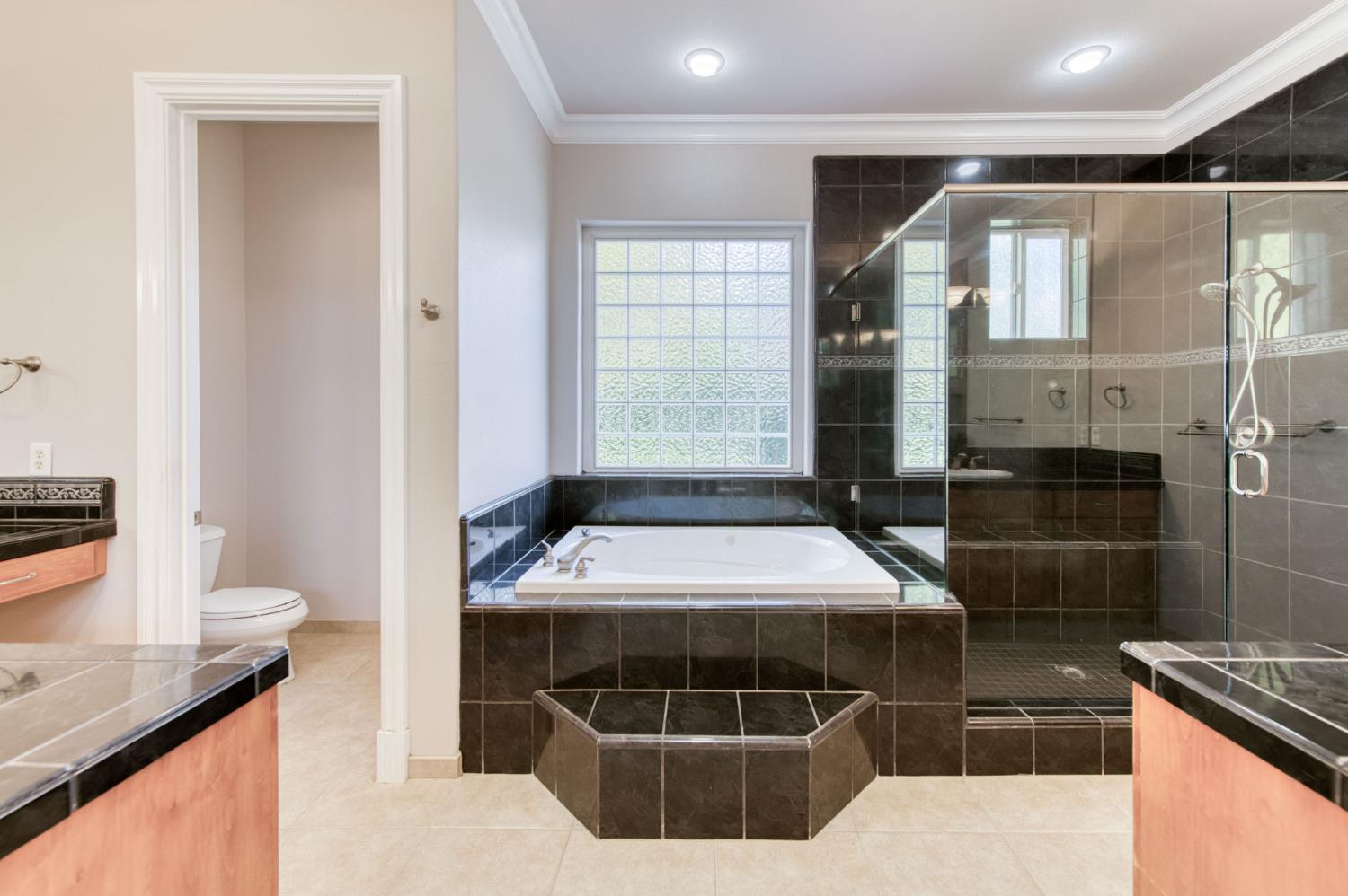 10890 N Sierra Vista Ave, Fresno, CA 93730