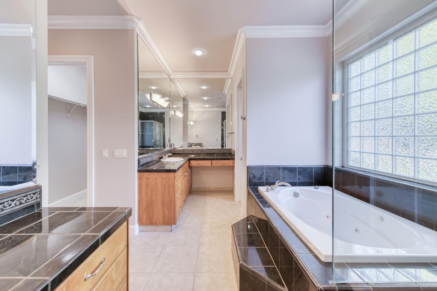 10890 N Sierra Vista Ave, Fresno, CA 93730