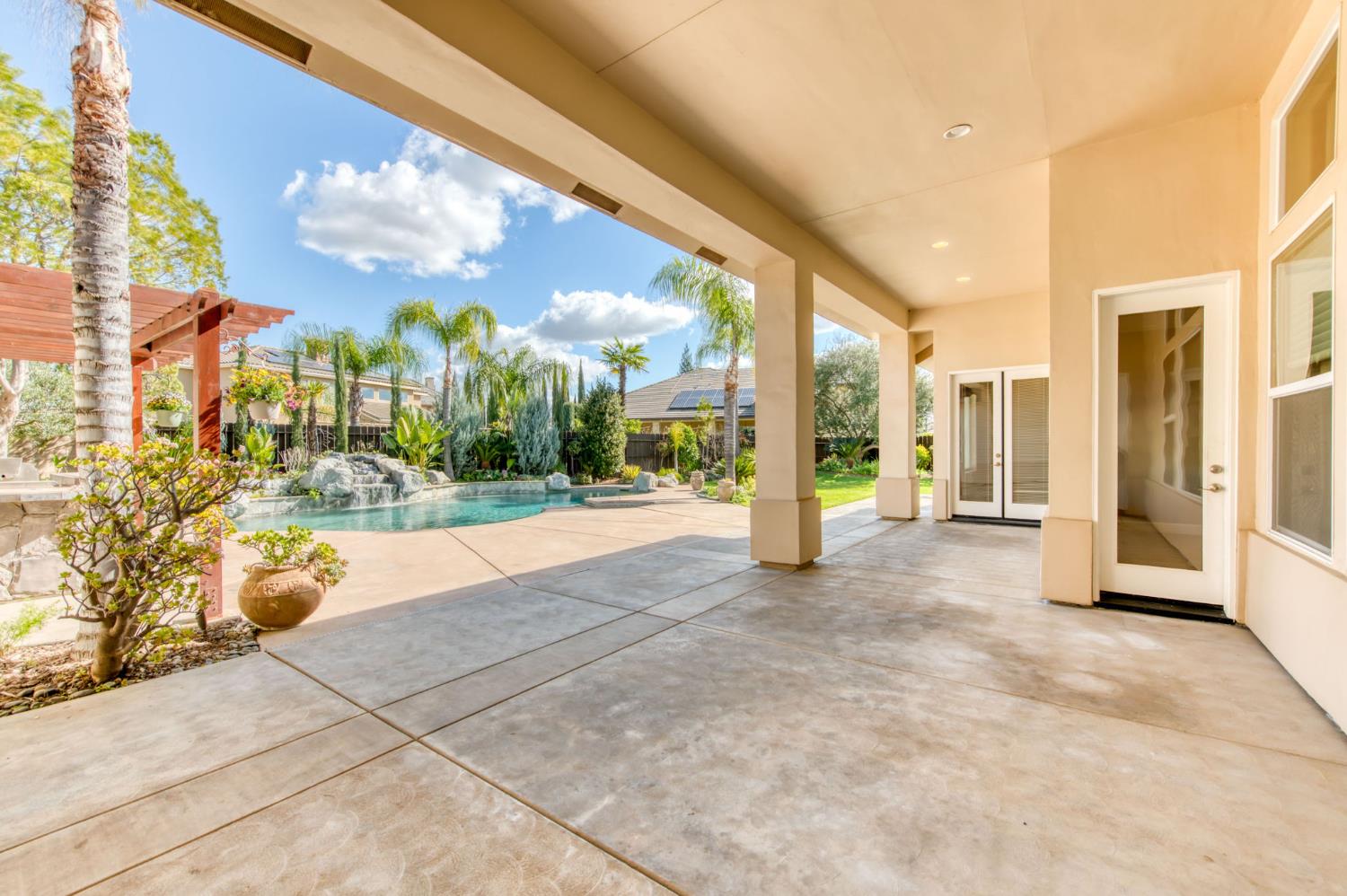 10890 N Sierra Vista Ave, Fresno, CA 93730