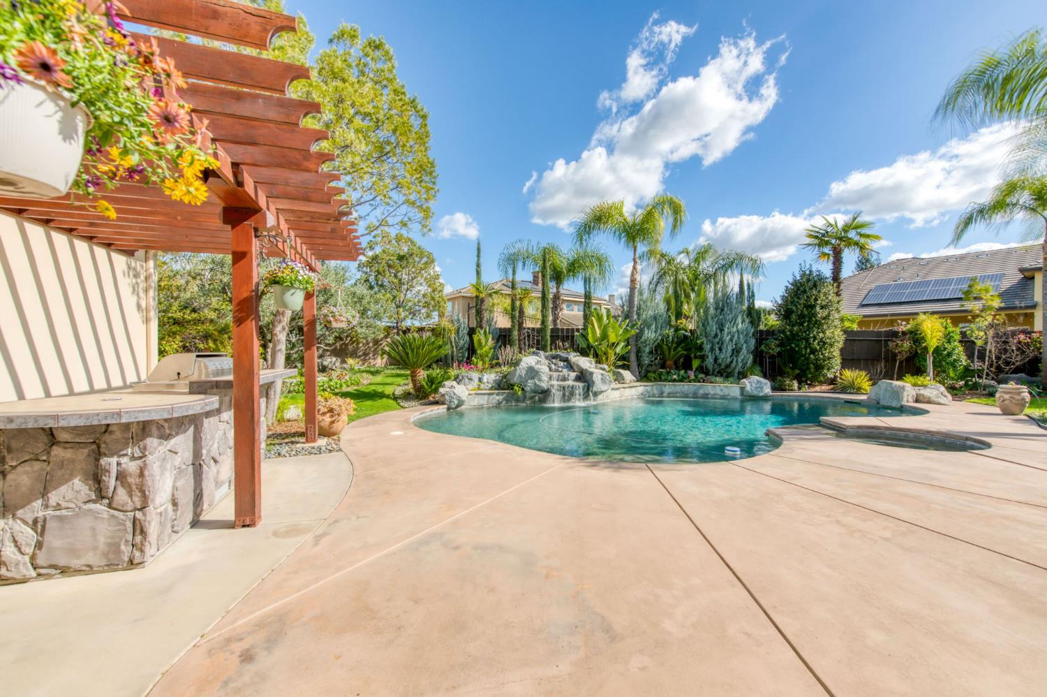 10890 N Sierra Vista Ave, Fresno, CA 93730