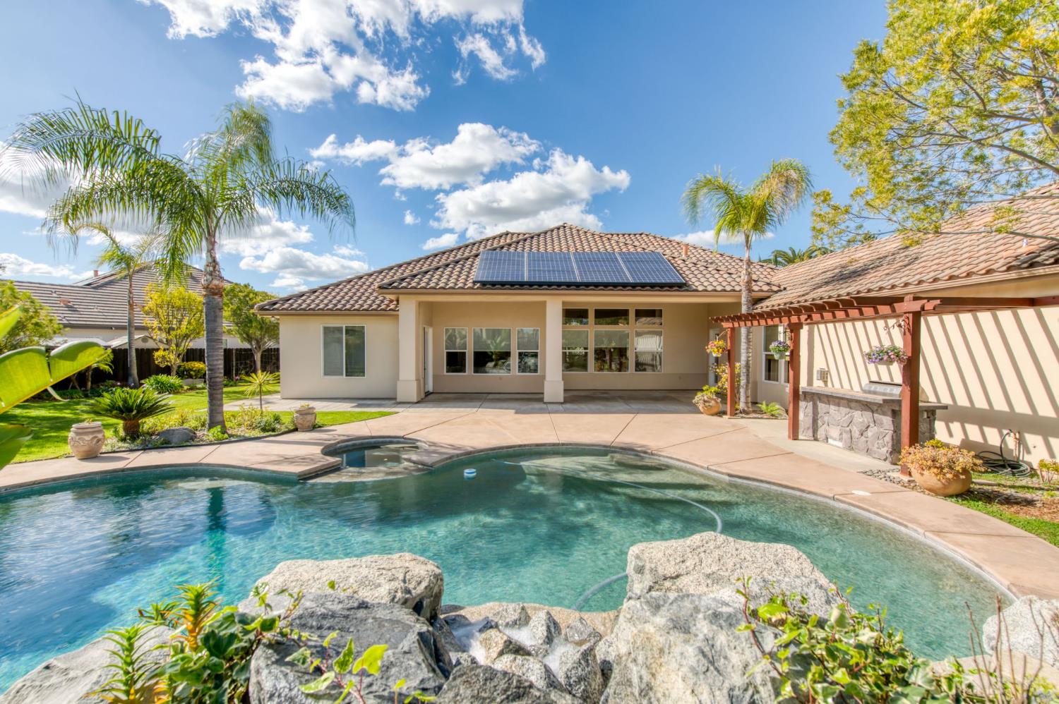 10890 N Sierra Vista Ave, Fresno, CA 93730