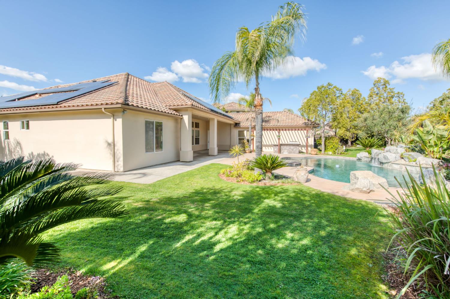 10890 N Sierra Vista Ave, Fresno, CA 93730