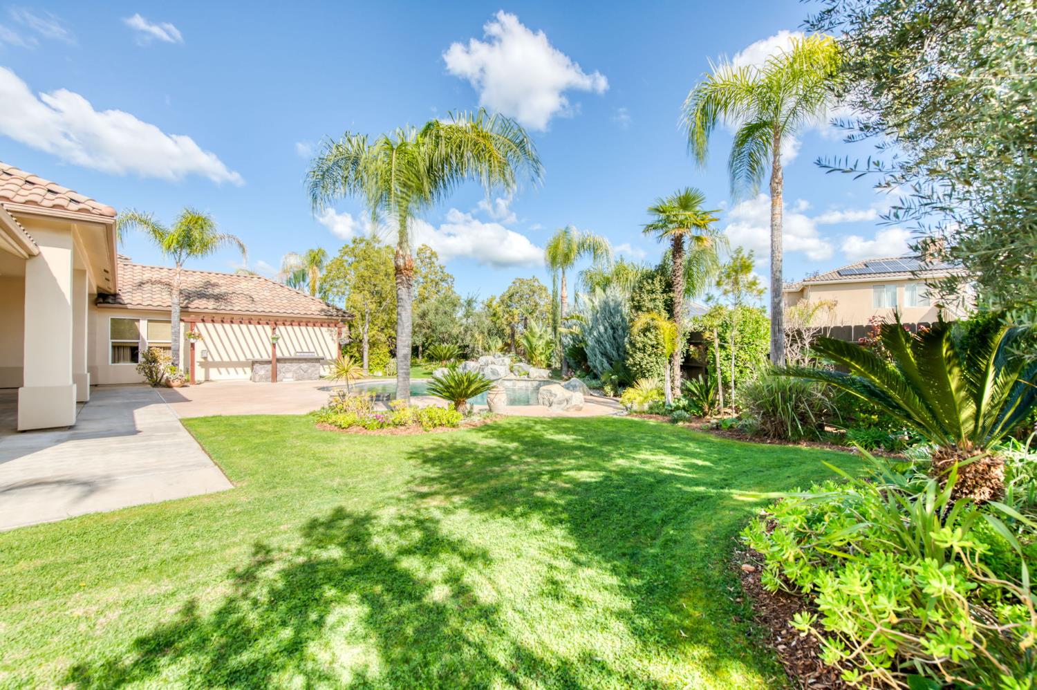 10890 N Sierra Vista Ave, Fresno, CA 93730