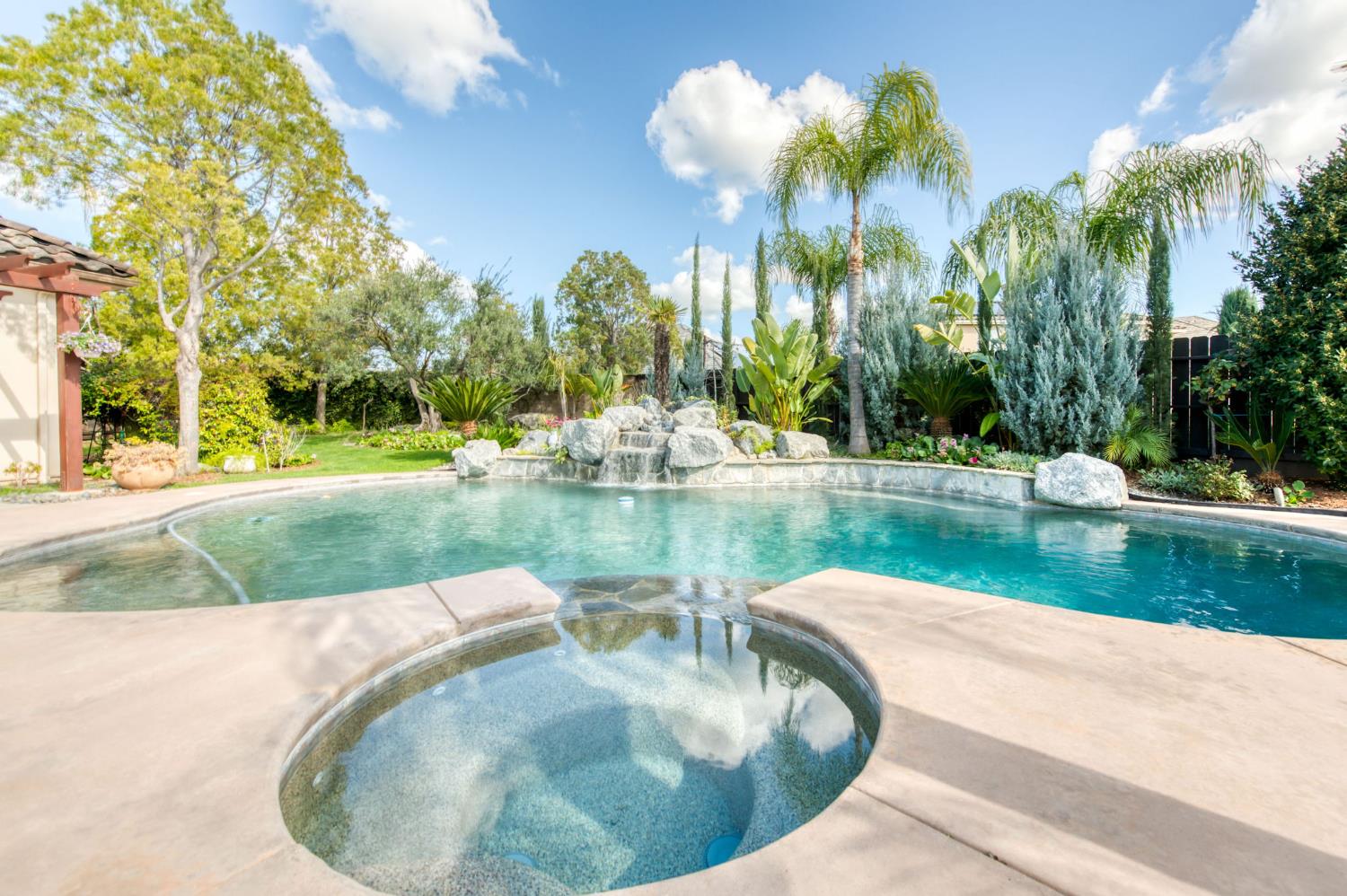 10890 N Sierra Vista Ave, Fresno, CA 93730