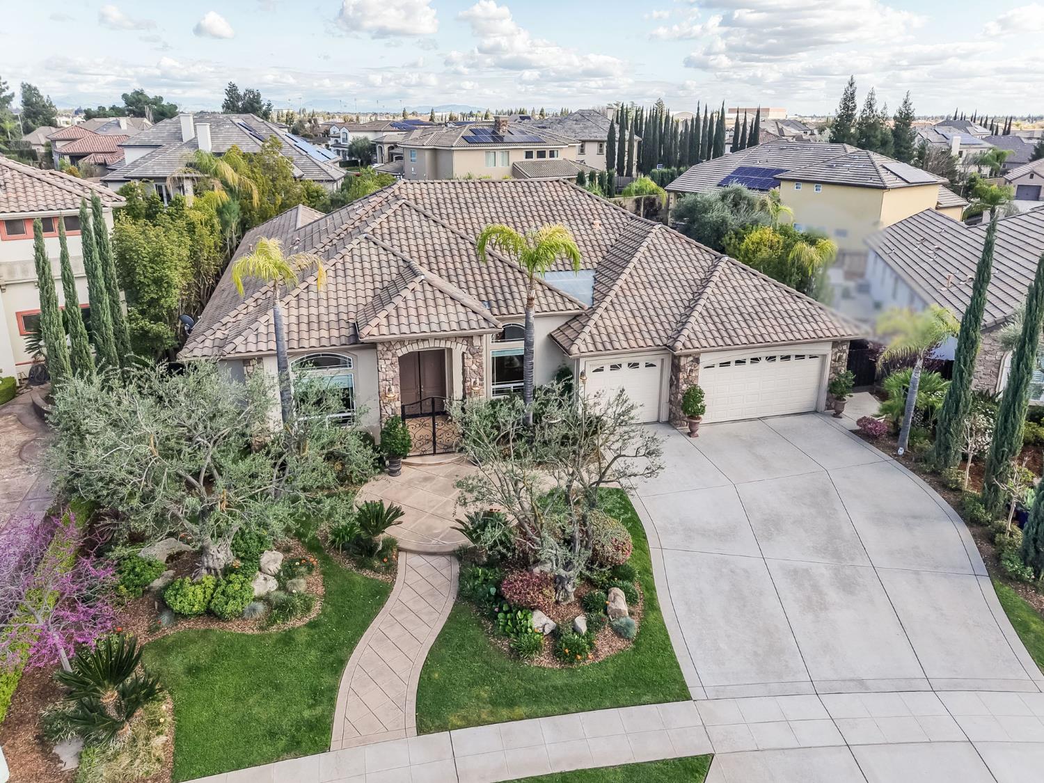 10890 N Sierra Vista Ave, Fresno, CA 93730