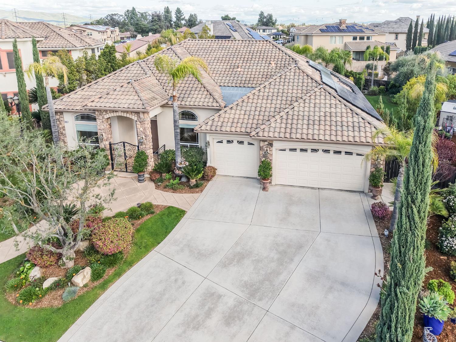 10890 N Sierra Vista Ave, Fresno, CA 93730