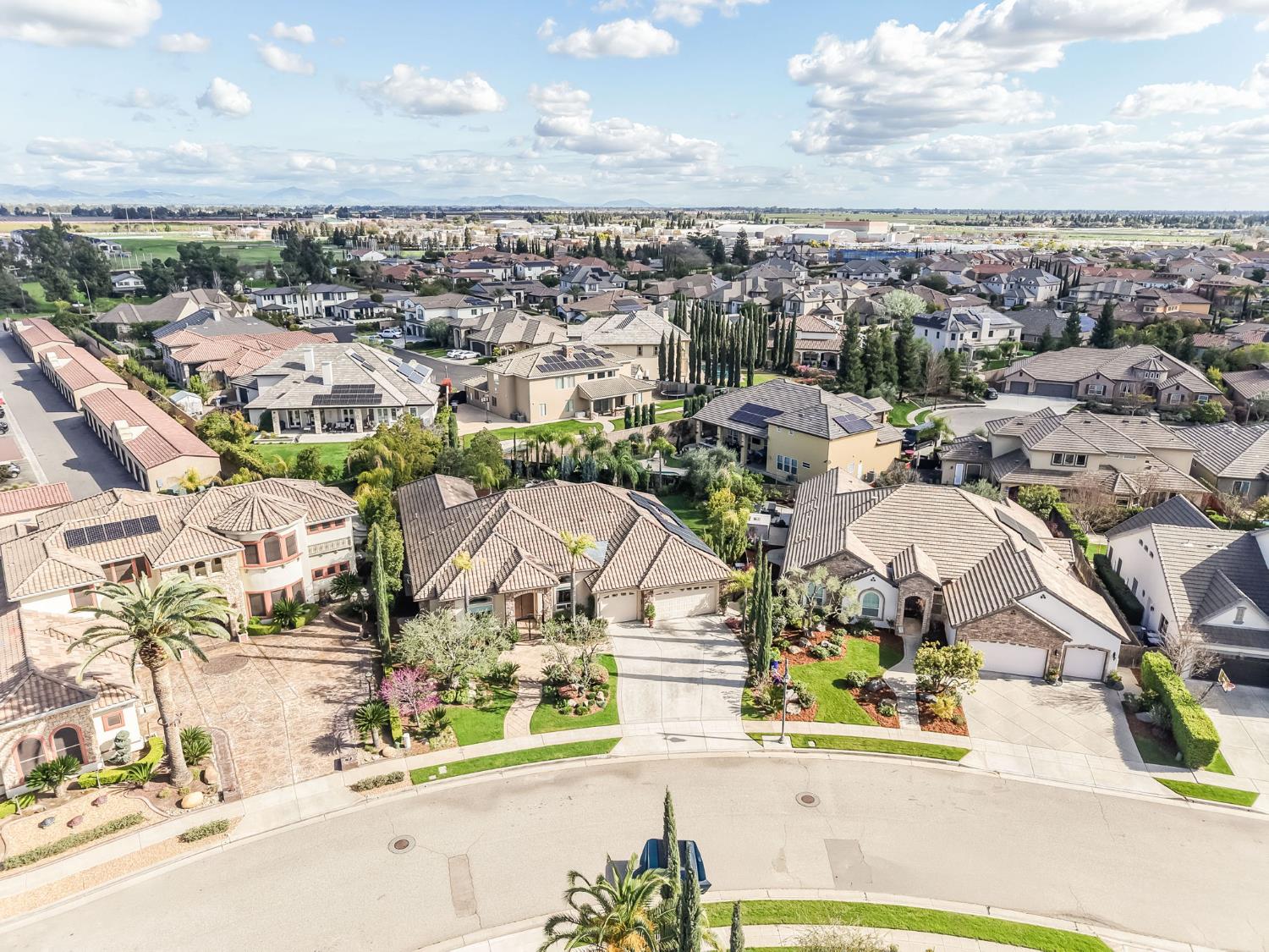 10890 N Sierra Vista Ave, Fresno, CA 93730