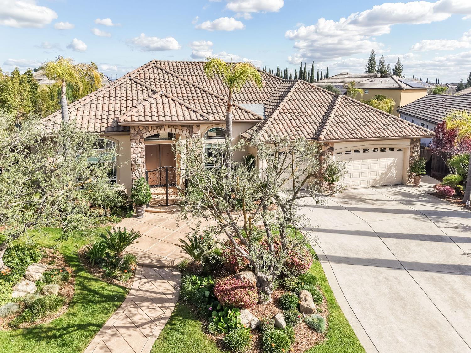 10890 N Sierra Vista Ave, Fresno, CA 93730