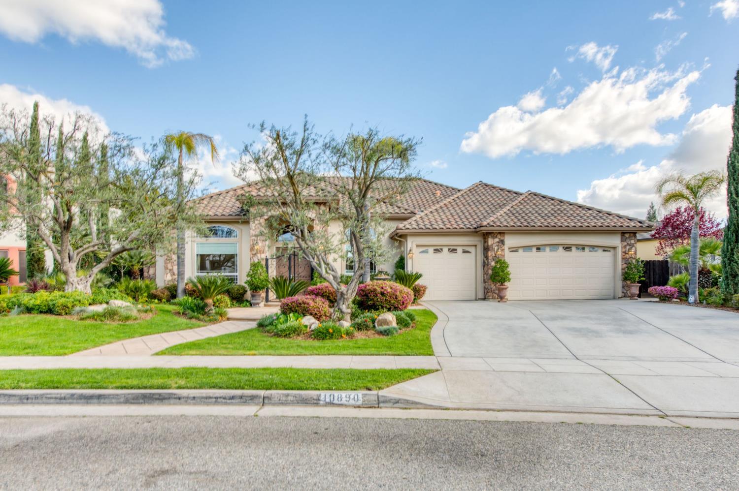 10890 N Sierra Vista Ave, Fresno, CA 93730