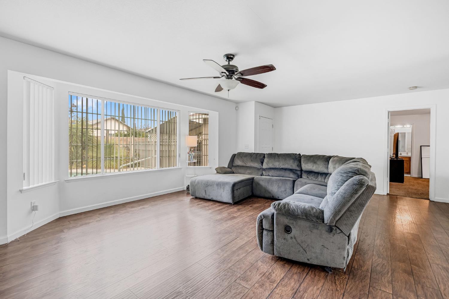 2469 Shaft St, Selma, CA 93662