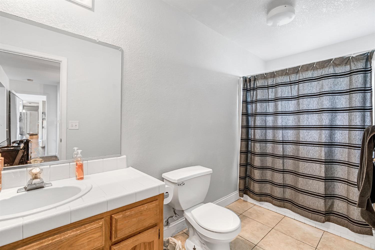 2469 Shaft St, Selma, CA 93662