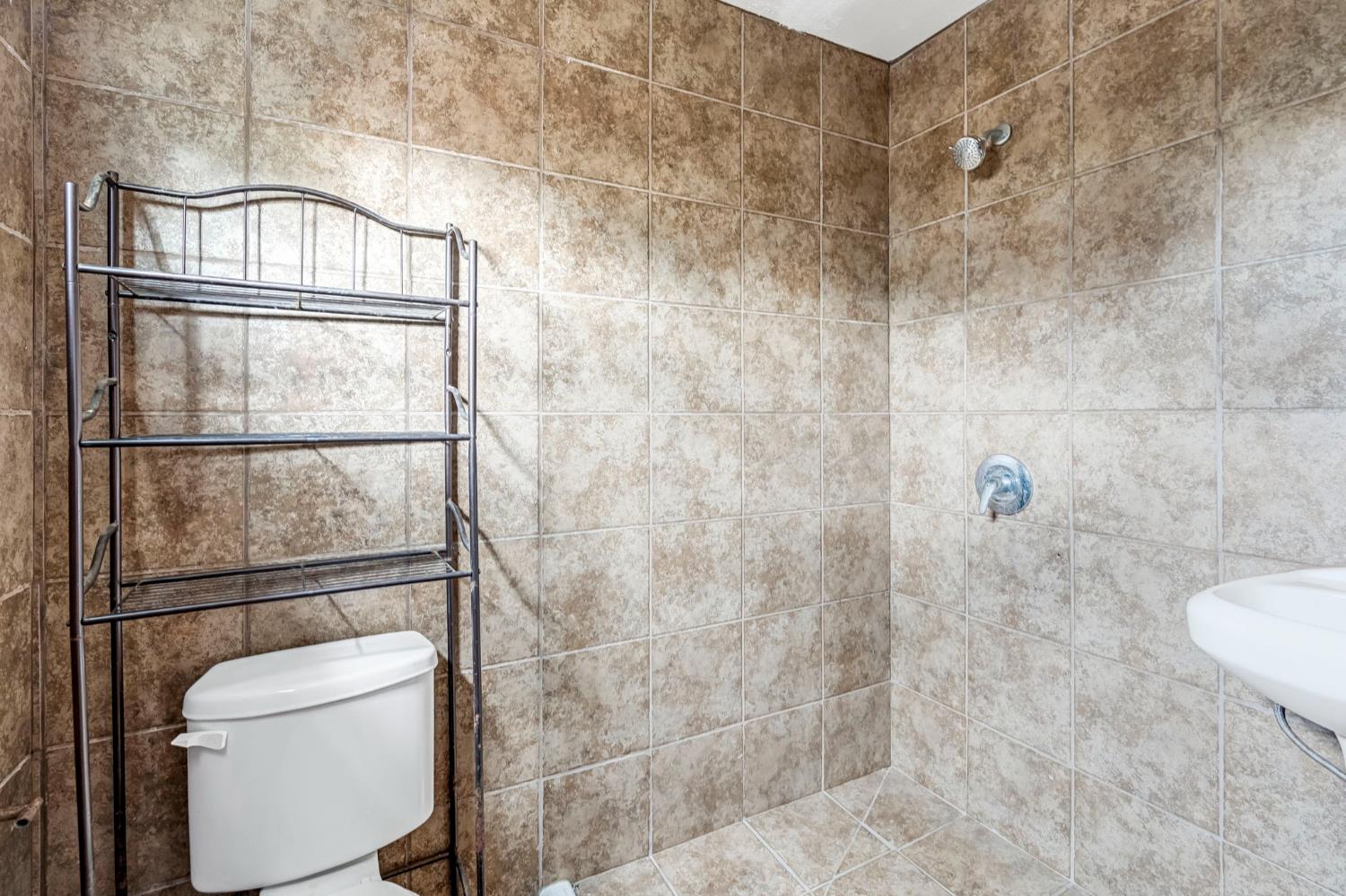 2469 Shaft St, Selma, CA 93662