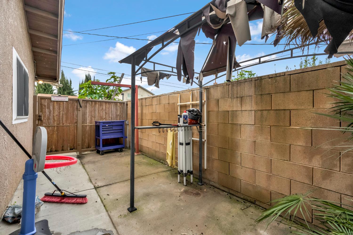 2469 Shaft St, Selma, CA 93662