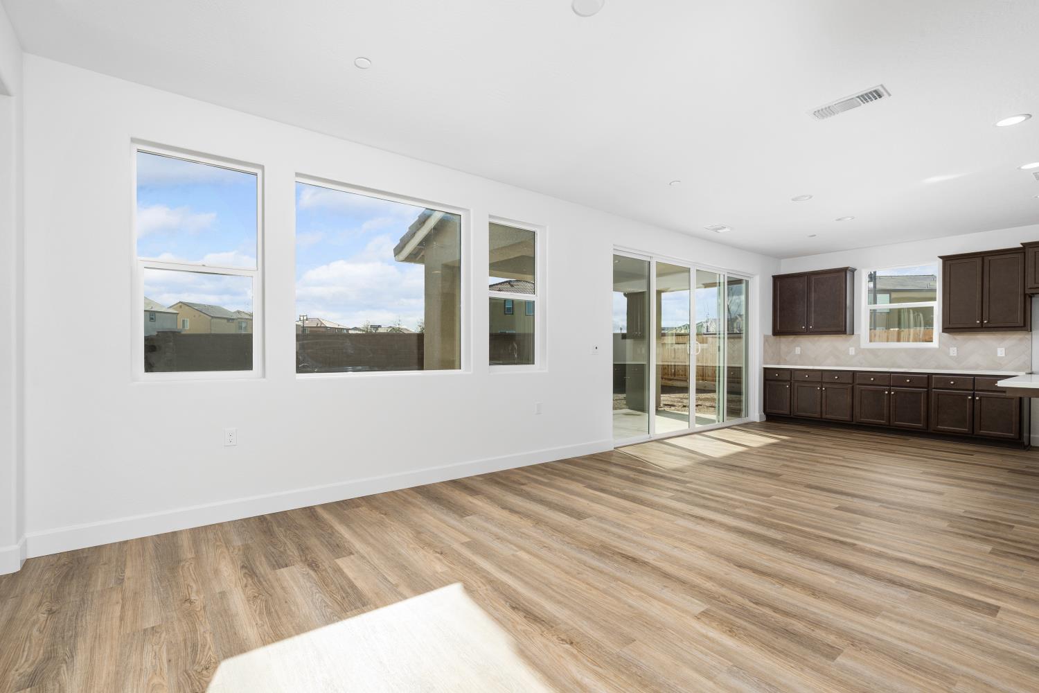 1146 Ponderosa Way W, Madera, CA 93636