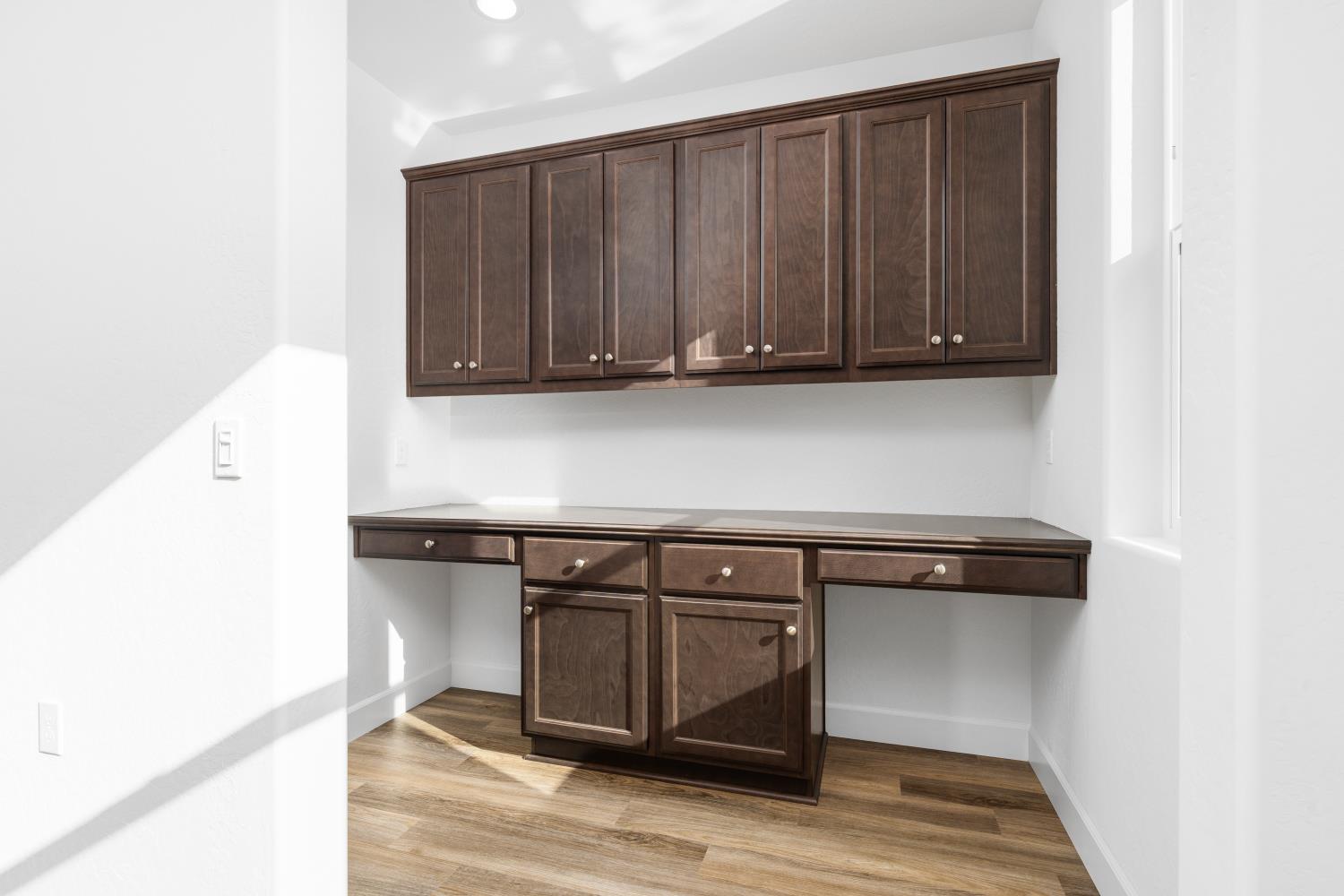 1146 Ponderosa Way W, Madera, CA 93636