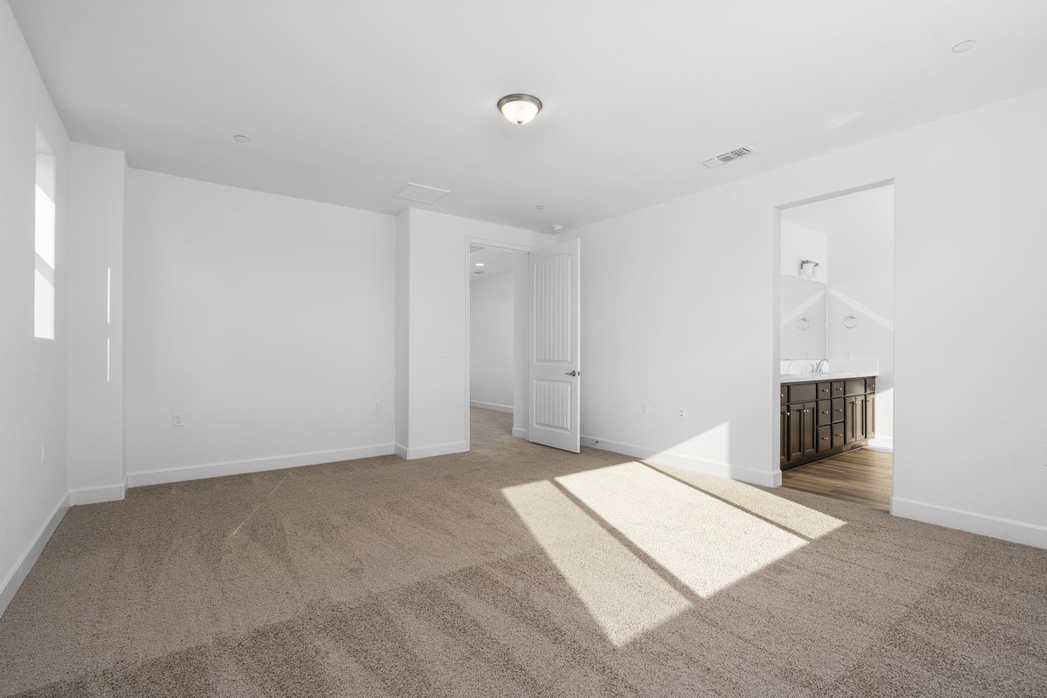 1146 Ponderosa Way W, Madera, CA 93636