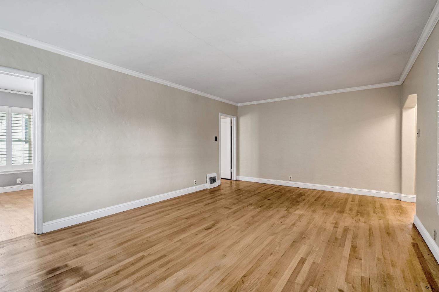 215 E Clinton Ave, Fresno, CA 93704