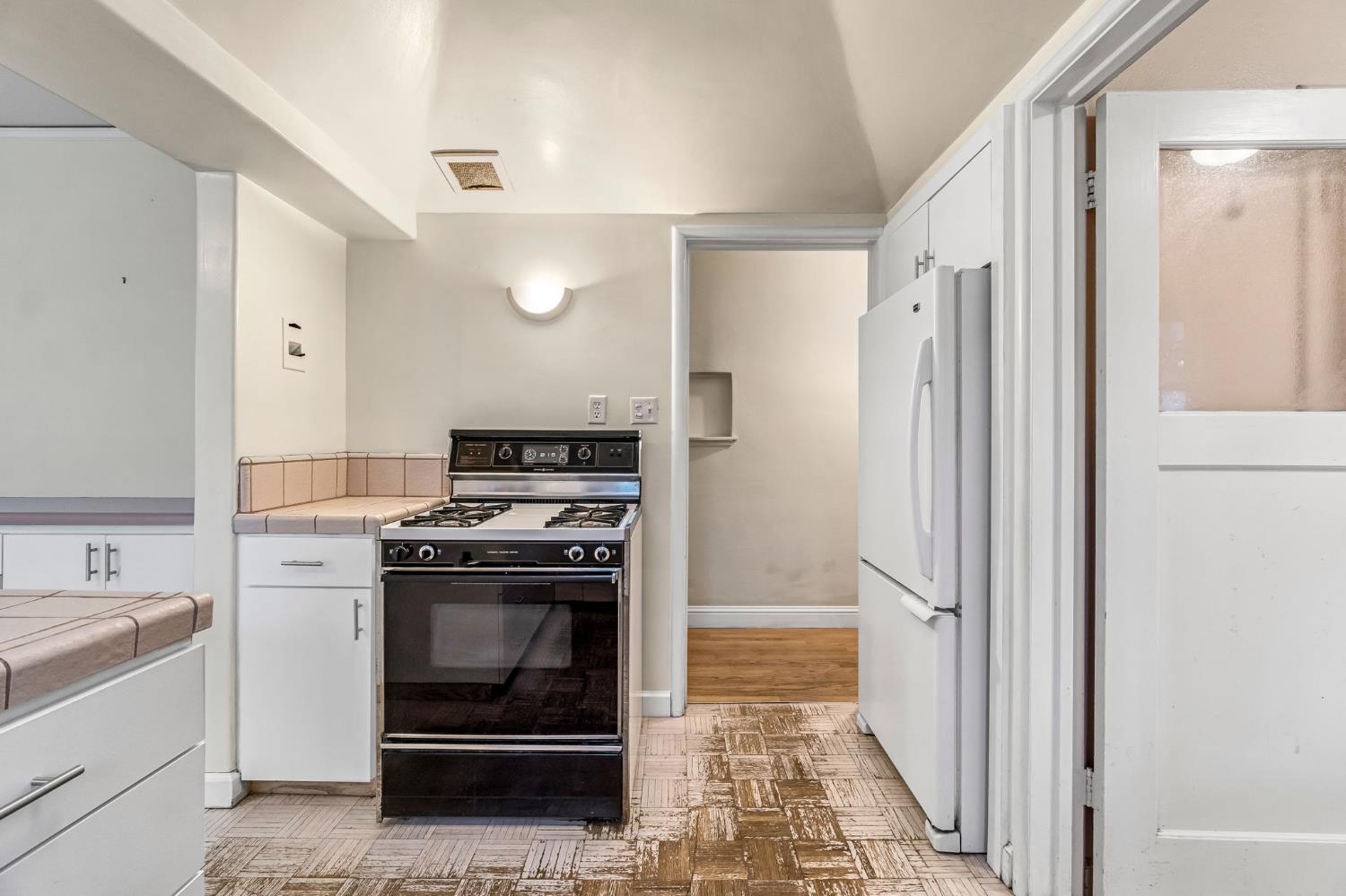 215 E Clinton Ave, Fresno, CA 93704