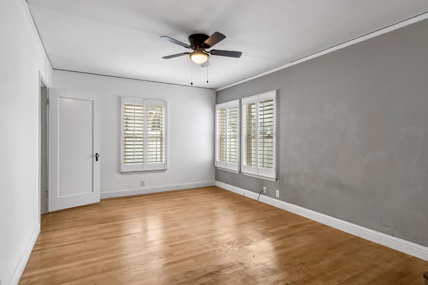 215 E Clinton Ave, Fresno, CA 93704