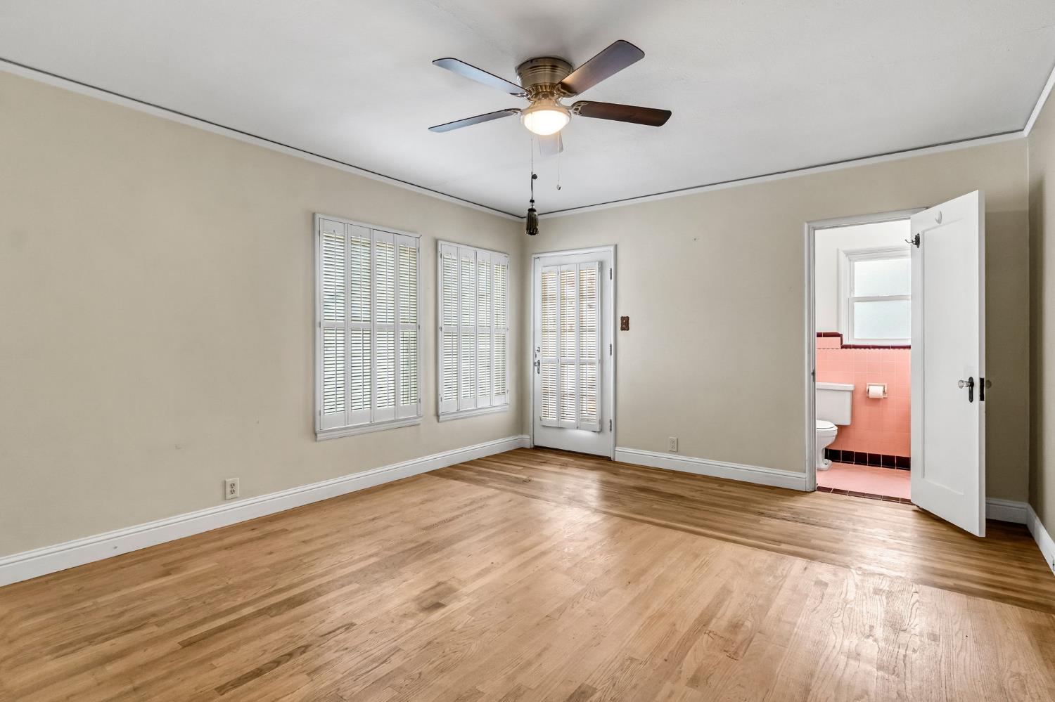 215 E Clinton Ave, Fresno, CA 93704