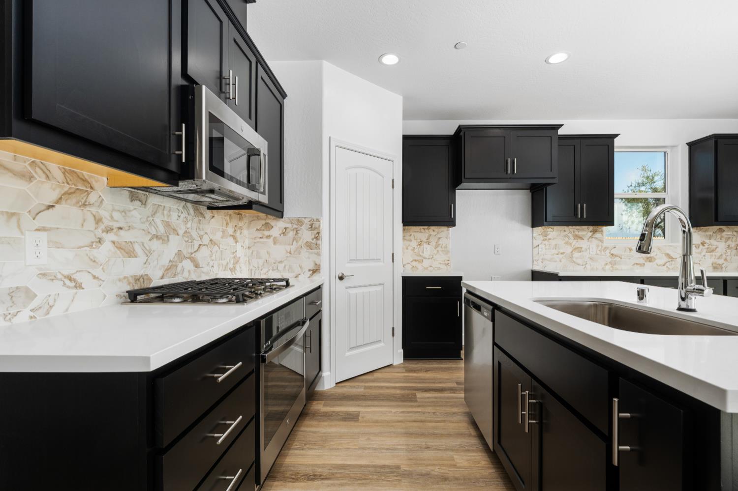 1140 Ponderosa Way W, Madera, CA 93636