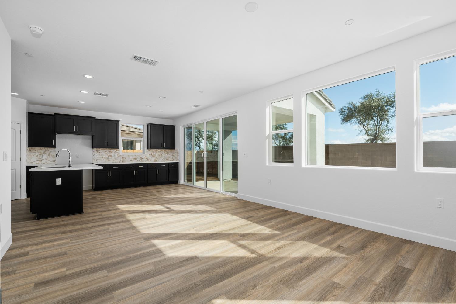 1140 Ponderosa Way W, Madera, CA 93636