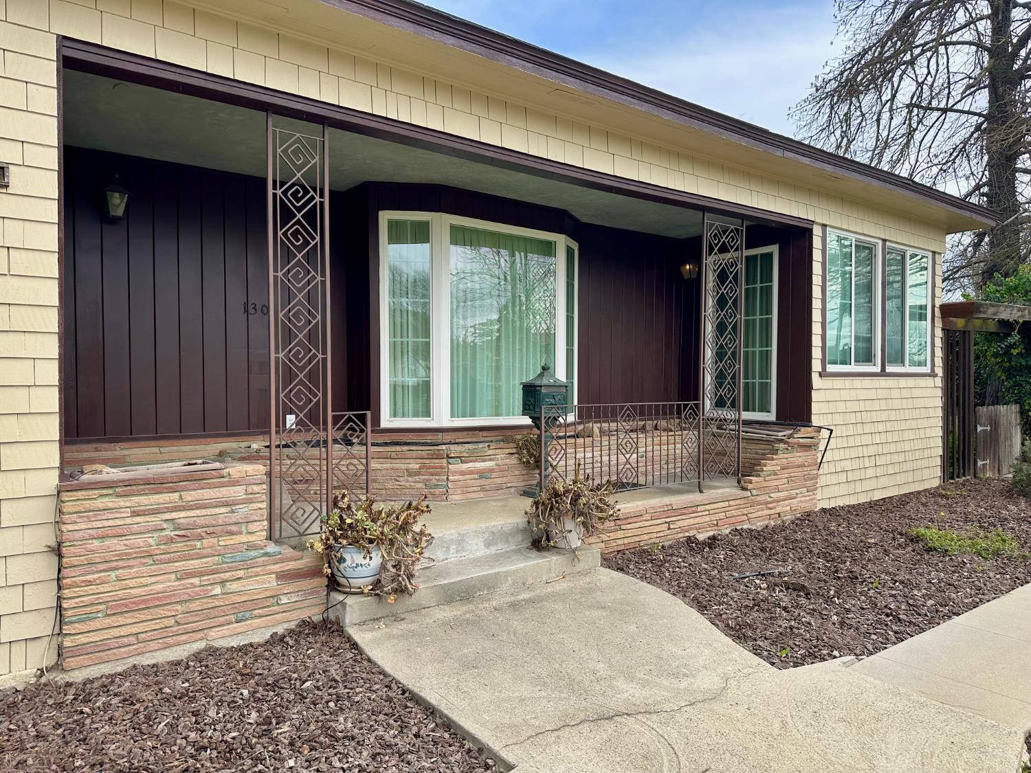 1301 N Douty St, Hanford, CA 93230