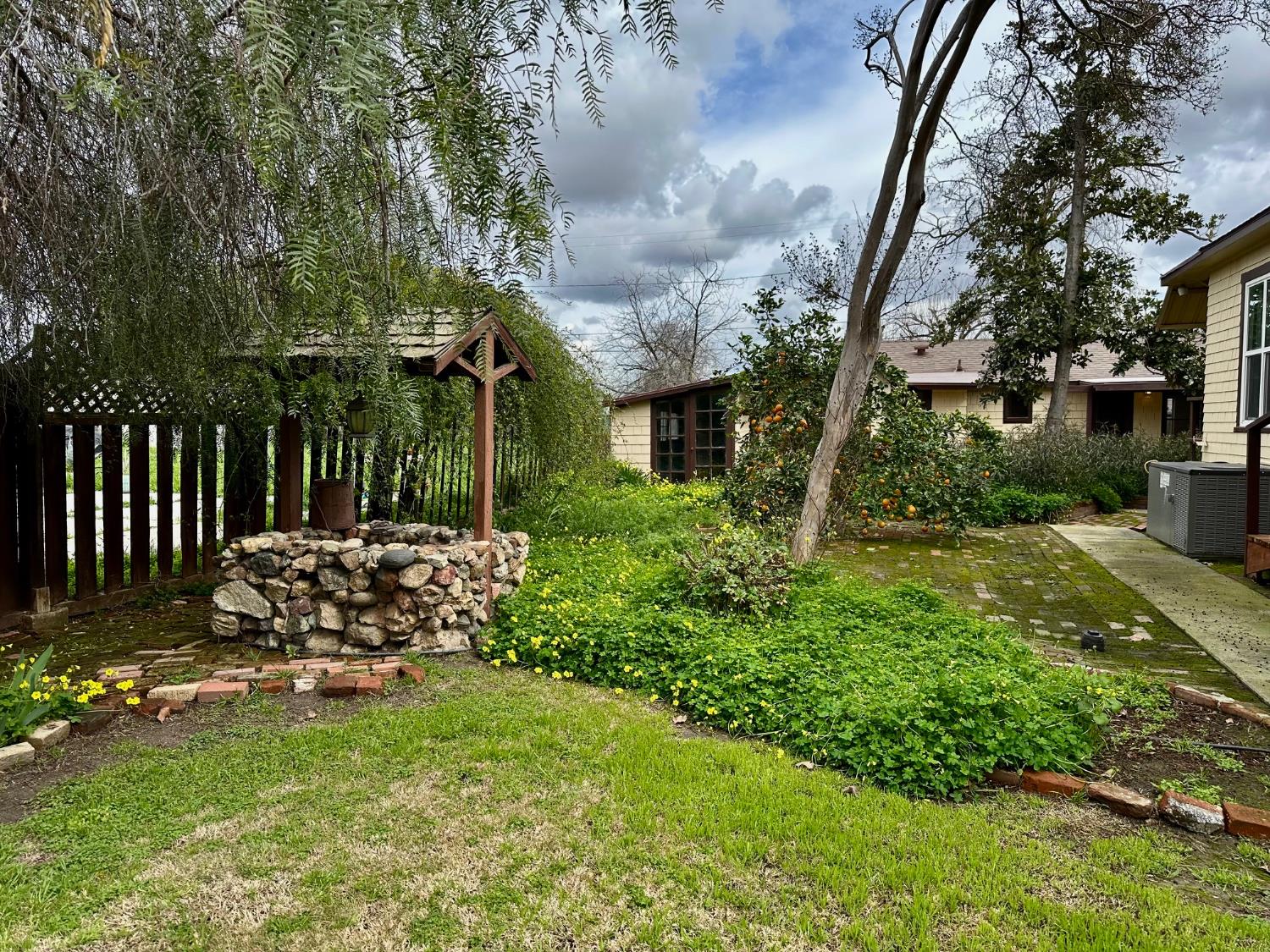 1301 N Douty St, Hanford, CA 93230