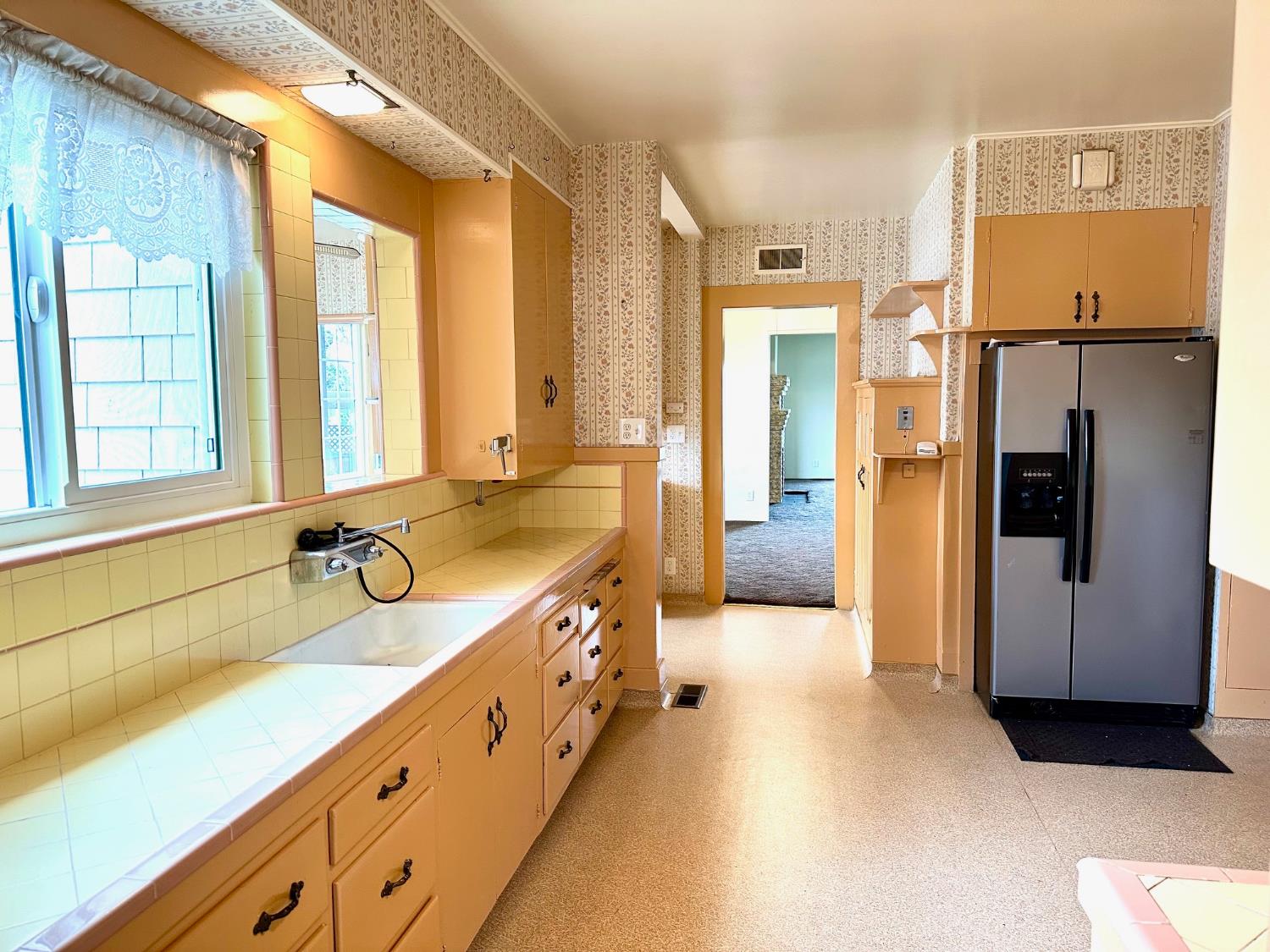 1301 N Douty St, Hanford, CA 93230