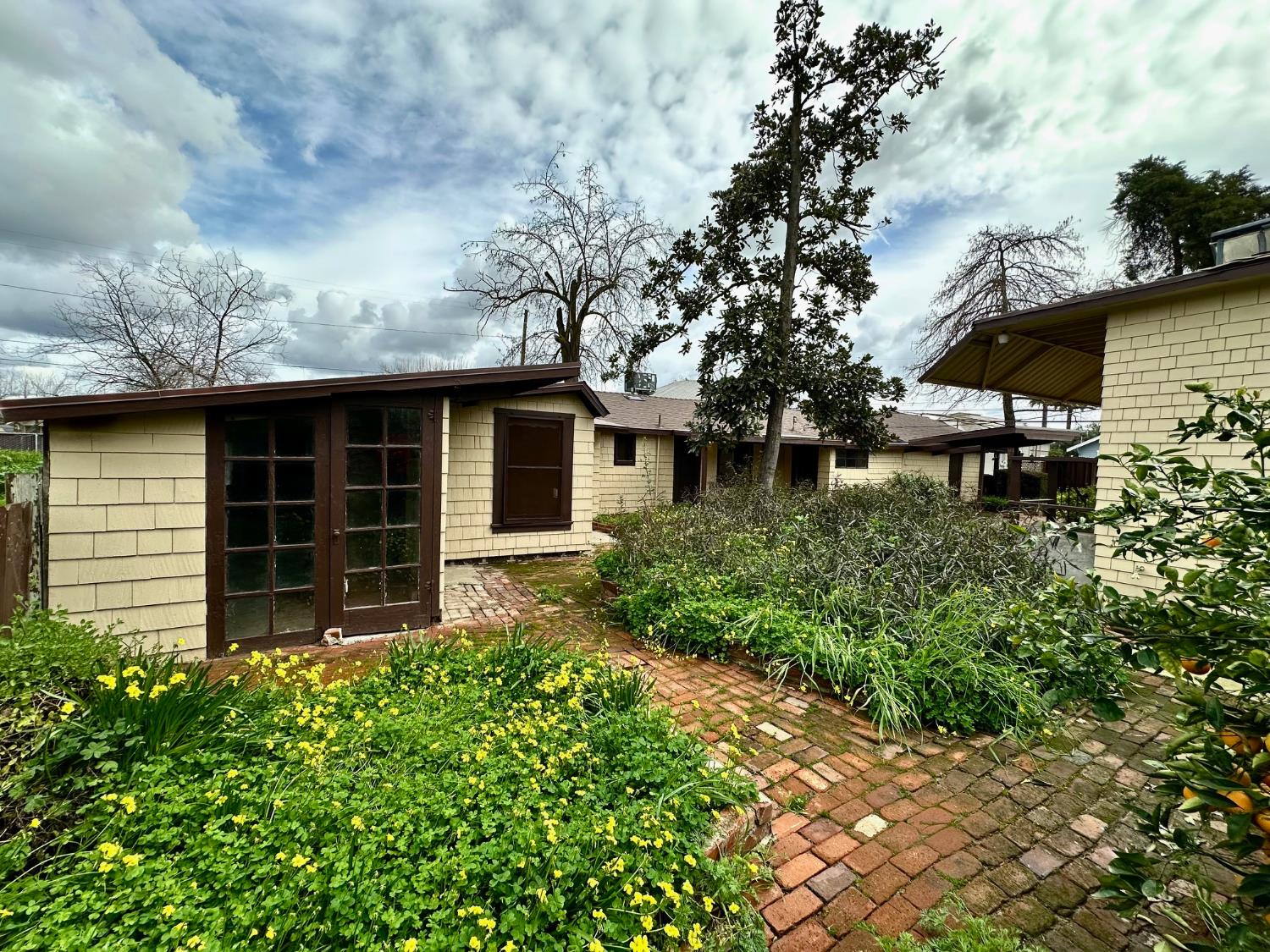 1301 N Douty St, Hanford, CA 93230