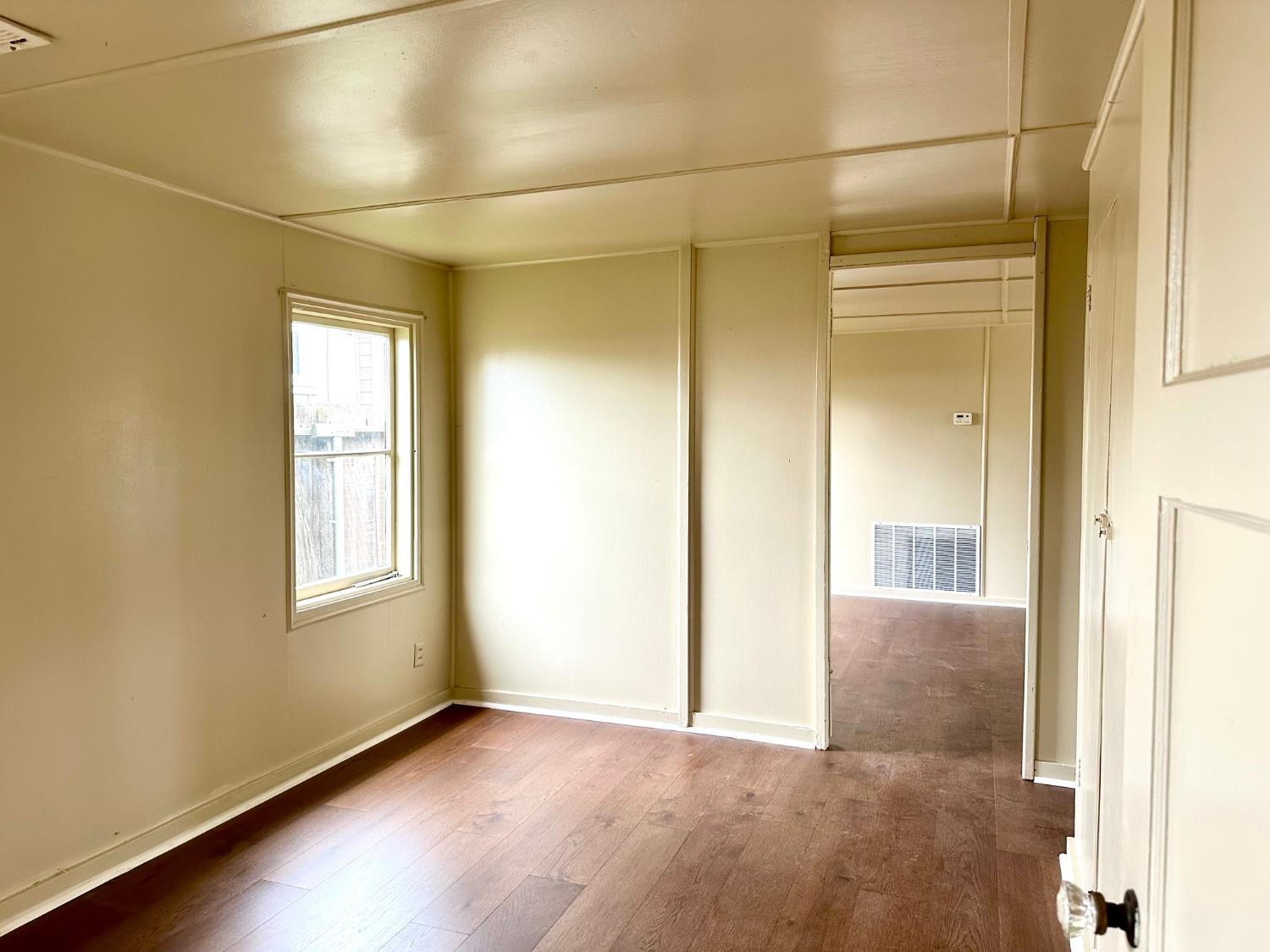 1301 N Douty St, Hanford, CA 93230