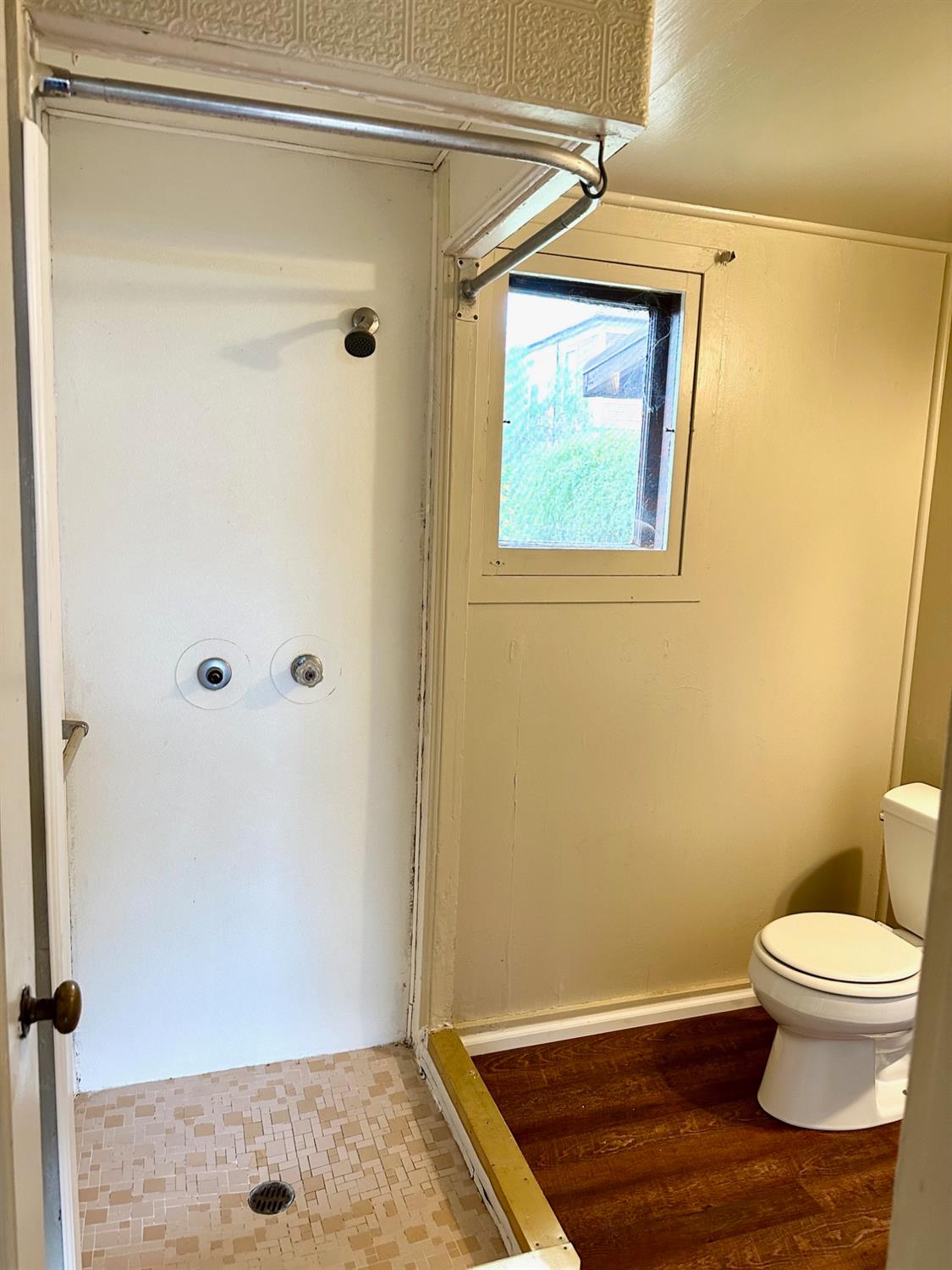 1301 N Douty St, Hanford, CA 93230