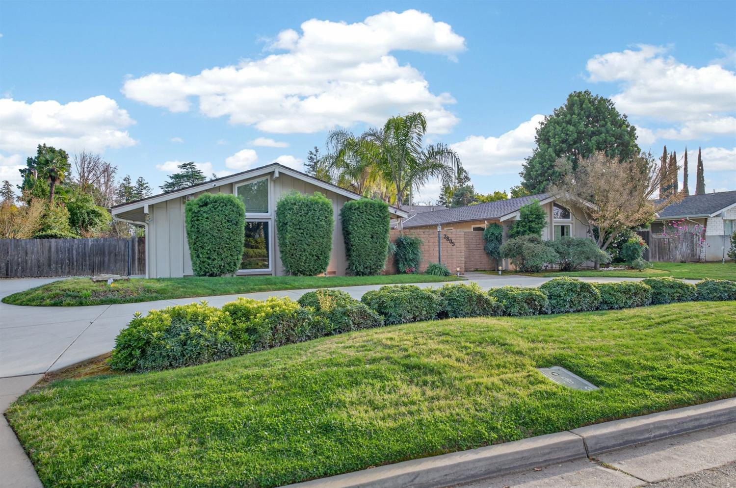 2805 W Spruce Ave, Fresno, CA 93711