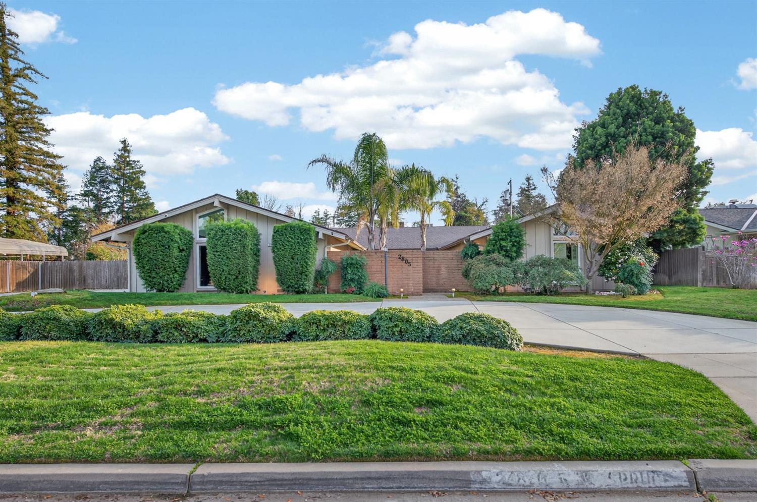 2805 W Spruce Ave, Fresno, CA 93711