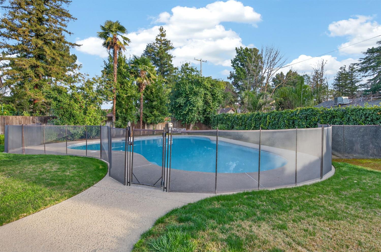 2805 W Spruce Ave, Fresno, CA 93711