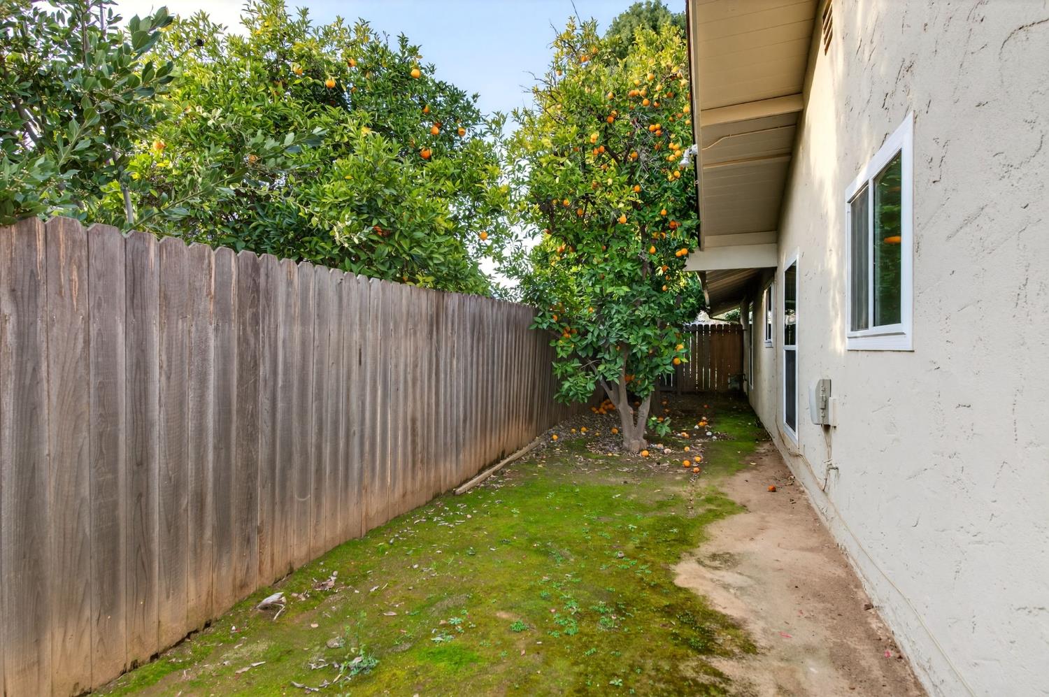 2805 W Spruce Ave, Fresno, CA 93711