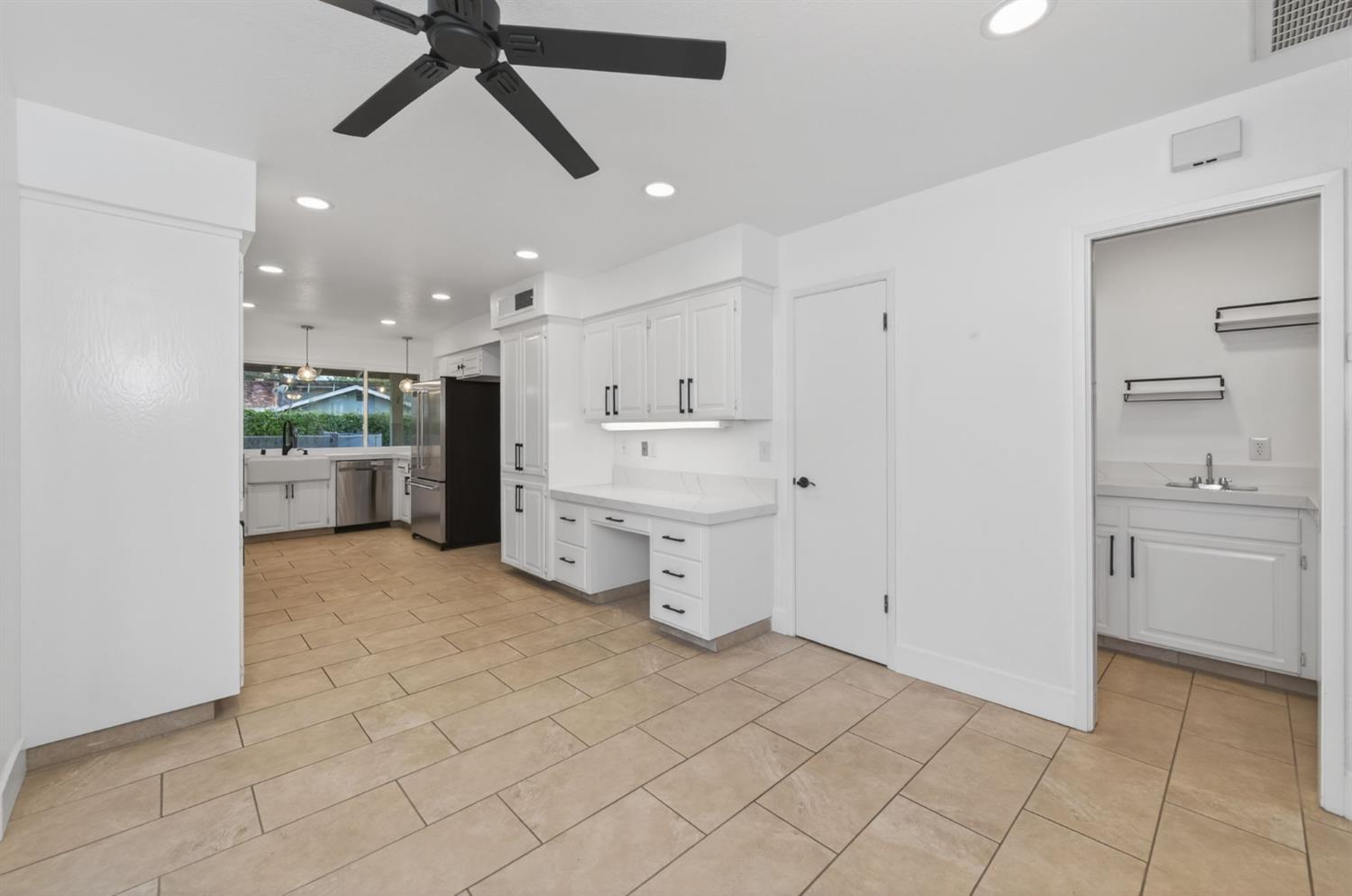 2805 W Spruce Ave, Fresno, CA 93711